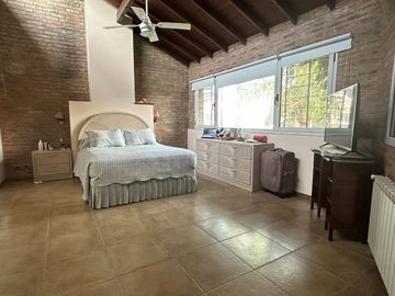 Venta casa 4 ambientes Hurlingham barrio Ingles