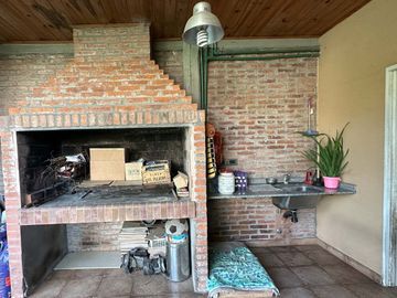Venta casa 4 ambientes Hurlingham barrio Ingles