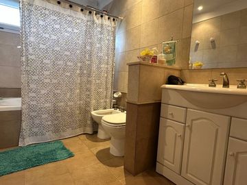 Venta casa 4 ambientes Hurlingham barrio Ingles