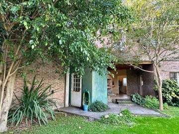 Venta casa 4 ambientes Hurlingham barrio Ingles