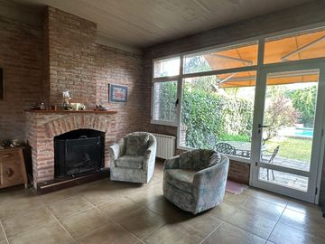 Venta casa 4 ambientes Hurlingham barrio Ingles