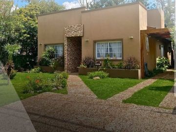 Casa en Venta en Barrio Cerrado Cardenal del Monte