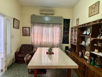 VENTA CASA A RECICLAR C/LOCAL AL FTE Y FONDO LIBRE