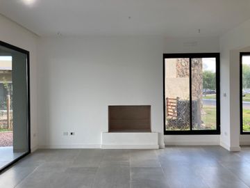 Casa a estrenar Barrio Privado Sto. Tomas, Pilar