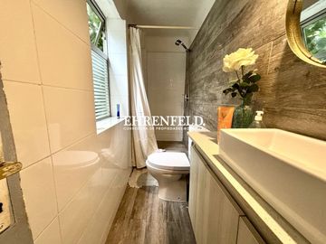 Sector Oriente, Viña del Mar. Casa remodelada en venta.