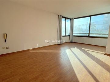 Departamento en Venta en Metro Manquehue | Departamento venta 3D2B y servicios buen precio | Las Condes