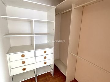 Departamento en Venta en Metro Manquehue | Departamento venta 3D2B y servicios buen precio | Las Condes