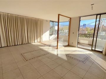 Departamento en Venta en Metro Manquehue | Departamento venta 3D2B y servicios buen precio | Las Condes