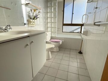 Departamento en Venta en Metro Manquehue | Departamento venta 3D2B y servicios buen precio | Las Condes