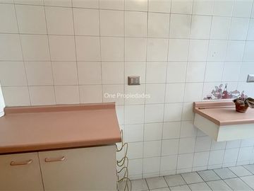 Departamento en Venta en Metro Manquehue | Departamento venta 3D2B y servicios buen precio | Las Condes