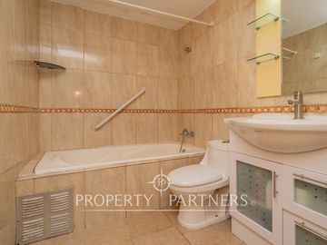 Casa con buen terreno en tranquilo barrio de Las Condes
