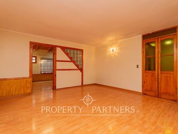 Casa con buen terreno en tranquilo barrio de Las Condes