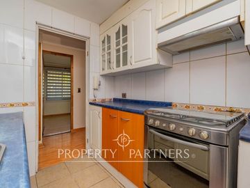 Casa con buen terreno en tranquilo barrio de Las Condes