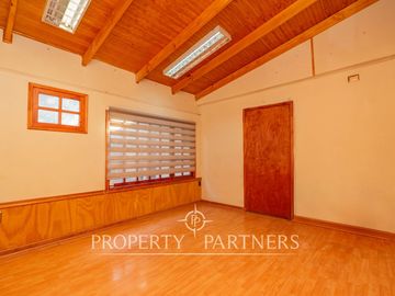Casa con buen terreno en tranquilo barrio de Las Condes