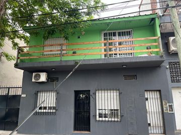 PH EN VENTA 2 AMB CON PATIO EN AV ROLON AL 2000 BECCAR