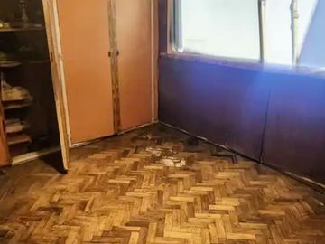 Duplex a refaccionar de 2 dormitorios y play o tercer dormitorio cochera jardín