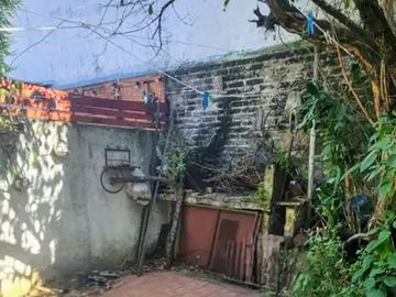 Duplex a refaccionar de 2 dormitorios y play o tercer dormitorio cochera jardín