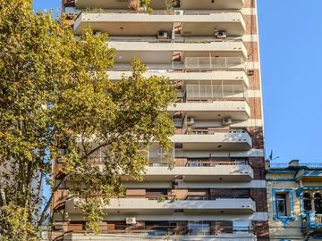 Hermoso depto de 4 amb. con vista al Parque Centenario