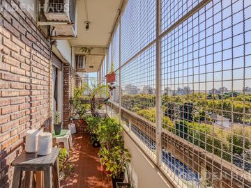 Hermoso depto de 4 amb. con vista al Parque Centenario