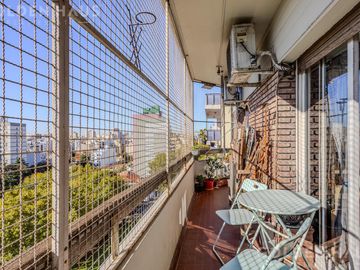 Hermoso depto de 4 amb. con vista al Parque Centenario