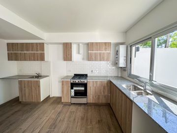 Duplex en venta 4 ambientes en Castelar- A Estrenar