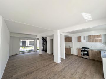 Duplex en venta 4 ambientes en Castelar- A Estrenar