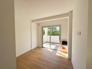 Duplex en venta 4 ambientes en Castelar- A Estrenar