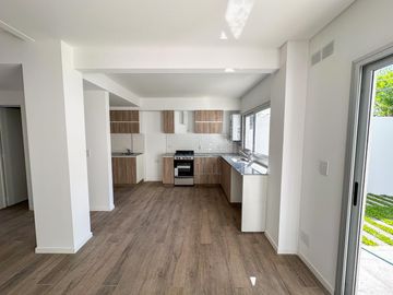 Duplex en venta 4 ambientes en Castelar- A Estrenar