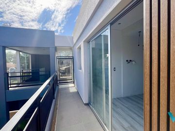 Duplex en venta 4 ambientes en Castelar- A Estrenar