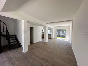 Duplex en venta 4 ambientes en Castelar- A Estrenar