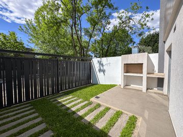 Duplex en venta 4 ambientes en Castelar- A Estrenar