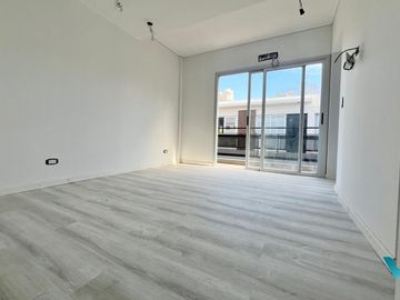 Duplex en venta 4 ambientes en Castelar- A Estrenar