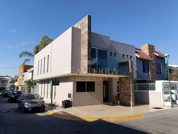 VENTA DE CASA EN JARDINES CHAPALITA