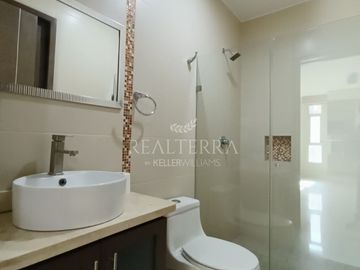 VENTA DE CASA EN JARDINES CHAPALITA