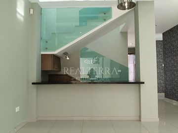 VENTA DE CASA EN JARDINES CHAPALITA