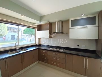 VENTA DE CASA EN JARDINES CHAPALITA