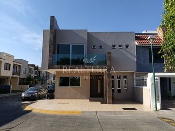 VENTA DE CASA EN JARDINES CHAPALITA