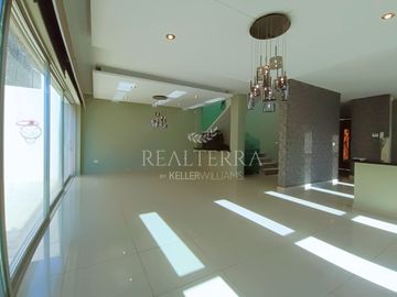 VENTA DE CASA EN JARDINES CHAPALITA