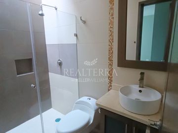 VENTA DE CASA EN JARDINES CHAPALITA