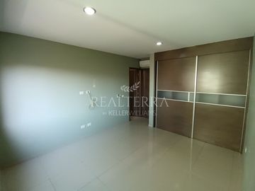VENTA DE CASA EN JARDINES CHAPALITA