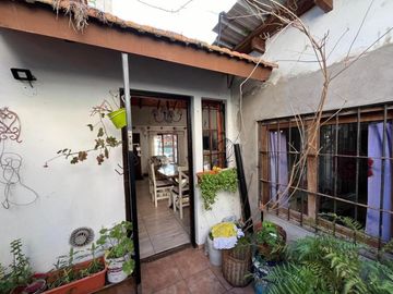 Casa en venta - 2 Dormitorios 1 Baño - Cochera - Villa Gesell