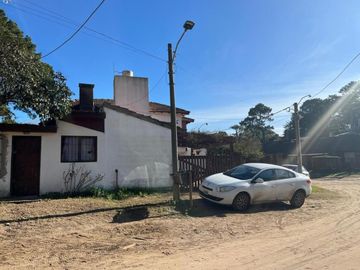 Casa en venta - 2 Dormitorios 1 Baño - Cochera - Villa Gesell