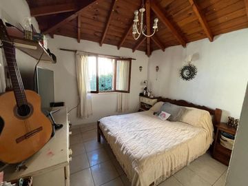 Casa en venta - 2 Dormitorios 1 Baño - Cochera - Villa Gesell