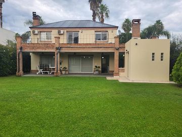 Casa en San Marino (Funes Hills)