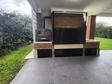 Casa en San Marino (Funes Hills)