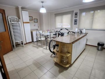 Casa en San Marino (Funes Hills)