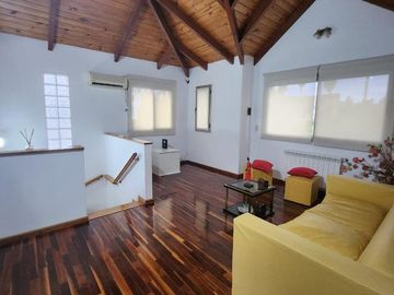 Casa en San Marino (Funes Hills)