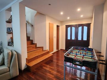 Casa en San Marino (Funes Hills)