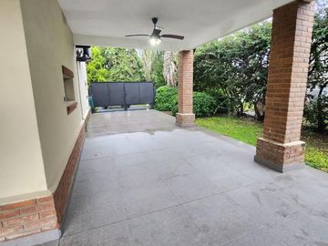Casa en San Marino (Funes Hills)