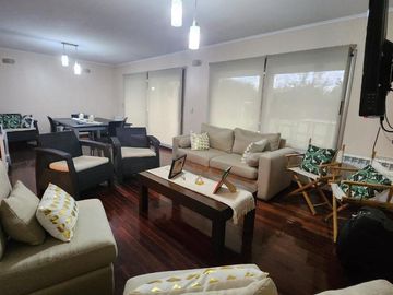 Casa en San Marino (Funes Hills)